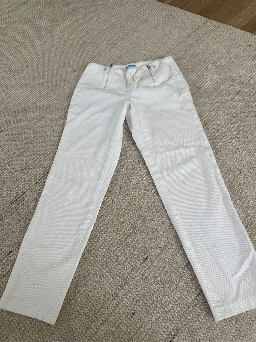 J. McLaughlin white Ankle Pants. Lots of stretch.